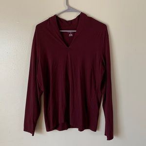 Maroon v neck tee